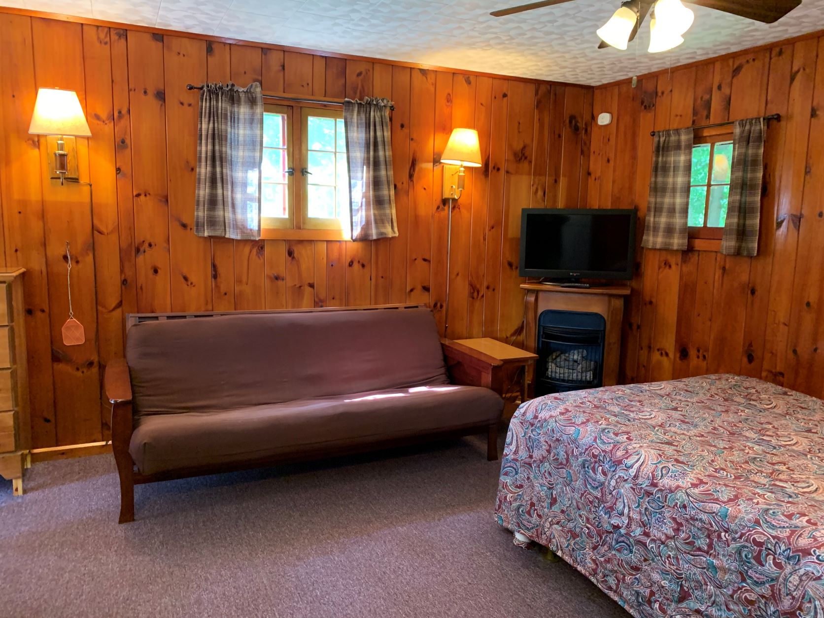 Spruce Waterfront Cottage Pine Point Cottages and Motel LLC